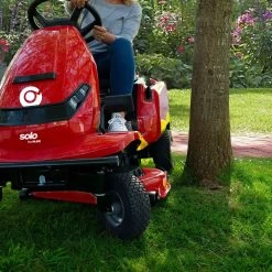 Solo By AL-KO Premium R 85.1 Li 72V Battery-Powered Rear Collect Ride-On Mower -Lawn Mower Shop al ko solo r85.1 battery ride on mower lifestyle 2