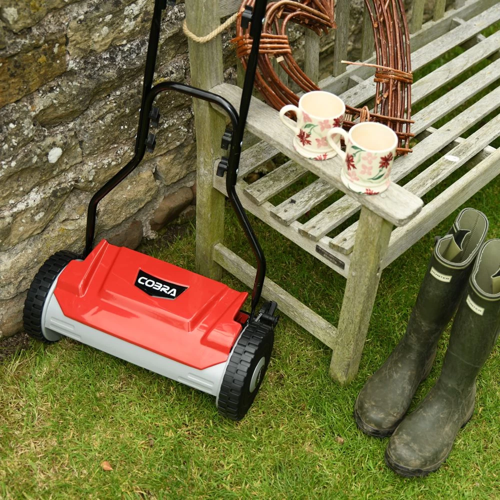 Cobra HM381 Cylinder Hand Push Lawn Mower 10 Cobra HM381 Cylinder Hand Push Lawn Mower - Image 8