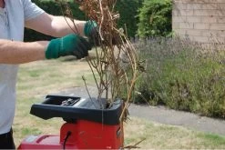 Cobra QS2500 Electric Garden Shredder -Lawn Mower Shop cobra qs2500 shredder lifestyle