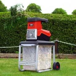 Cobra QS2500 Electric Garden Shredder -Lawn Mower Shop cobra shredder lifestyle full box