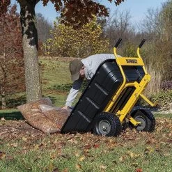 DeWalt DXTB0573 363kg/800lb Push/Tow Swivel/Dump Cart 15 DeWalt DXTB0573 363kg/800lb Push/Tow Swivel/Dump Cart -Lawn Mower Shop dewalt cart lifestyle 3