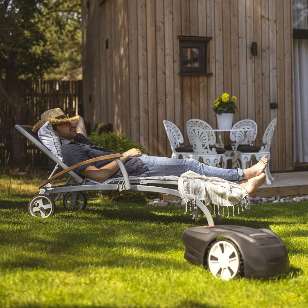 GreenWorks Optimow® 5 Robotic Lawn Mower 8 GreenWorks Optimow® 5 Robotic Lawn Mower - Image 6