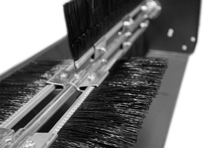 The Handy THTLS42 42" Towed Sweeper 4 The Handy THTLS42 42" Towed Sweeper - Image 2