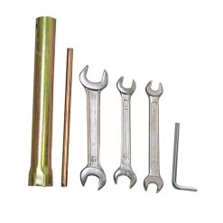 Hyundai HYCH700 7.6cm Petrol Wood Chipper Shredder -Lawn Mower Shop hyundai hych700 tool set