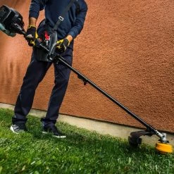 McCulloch B33 PS 4-in-1 Petrol Multicutter -Lawn Mower Shop mcculloch b33ps brushcutter lifestyle 1