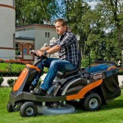 Oleo-Mac Mistral 72/12,5 K H Hydrostatic Rear Collect Ride-On Mower -Lawn Mower Shop mistral 72 12 5kh lifestyle