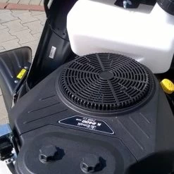 Oleo-Mac OM 107 L/24 KH 107cm Hydrostatic Side Discharge Lawn Tractor -Lawn Mower Shop om107 24kh engine