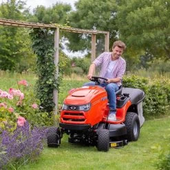 Simplicity Regent RD SRD210 96cm/38" Hydrostatic Rear Collect Lawn Tractor -Lawn Mower Shop simplicity regent srd210 lawn tractor lifestyle