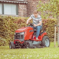Snapper SPX275 122cm/48" Hydrostatic CentreCut™ Rear Discharge Lawn Tractor 21 Snapper SPX275 122cm/48" Hydrostatic CentreCut™ Rear Discharge Lawn Tractor -Lawn Mower Shop snapper spx275 lawn tractor lifestyle