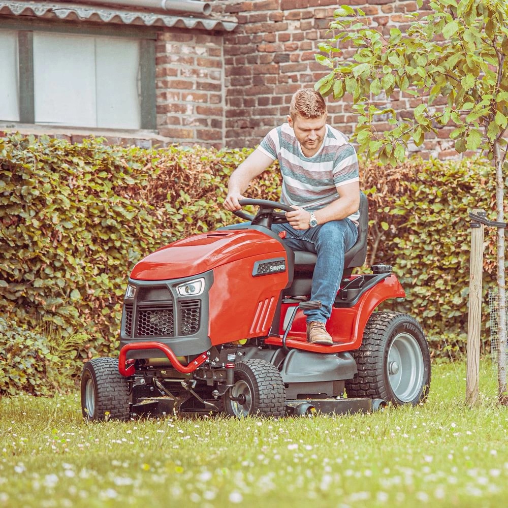 Snapper SPX275 122cm/48" Hydrostatic CentreCut™ Rear Discharge Lawn Tractor 12 Snapper SPX275 122cm/48" Hydrostatic CentreCut™ Rear Discharge Lawn Tractor - Image 10