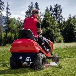 Solo By AL-KO T 18-111 HDS-A V2 Comfort 111cm/43.5" Hydrostatic Side Discharge / Mulching Lawn Tractor -Lawn Mower Shop solo by al ko t22 111.3 hds a v2 lawn tractor lifestyle 3