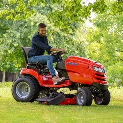 Simplicity Broadmoor SYT410 122cm/48" Hydrostatic Side Discharge Lawn Tractor -Lawn Mower Shop syt410 lifestyle