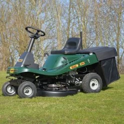 Webb 12530 77cm (30") Rear Collect Ride-On Lawn Mower -Lawn Mower Shop webb we12530 ride on lawnmower lifestyle 2